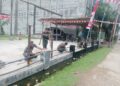 Ciptakan Pangkalan Rapi dan Nyaman, Personel Koramil 03/SB Gotong Royong Cat Ulang Markas