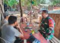 Kemanunggalan TNI-Rakyat, Babinsa Koramil 06/Senayang Ajak Warga Jaga Keamanan Desa Benan