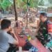 Kemanunggalan TNI-Rakyat, Babinsa Koramil 06/Senayang Ajak Warga Jaga Keamanan Desa Benan