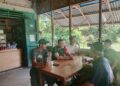 Jalin Hubungan kerja Yang Baik, Babinsa Melaksanakan Giat Komsos Dengan Masyarakat Desa Binaan
