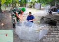 Wujud Kepedulian TNI, Babinsa Koramil 06/Senayang Bantu Nelayan Membuat Bubu di Pulau Duyung
