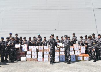 TNI AL KIRIM BANTUAN KEMANUSIAAN MELALUI KRI BUNG HATTA-370 UNTUK WARGA TERDAMPAK GEMPA DI NTT
