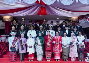 Dankodaeral IX Hadiri Upacara Penurunan Bendera HUT Ke-81 RI di Lapangan Merdeka Ambon