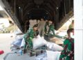 Negara Hadir di Tengah Bencana, Kodam IX/Udayana Gerak Cepat Salurkan Bantuan Kemhan bagi Warga Terdampak Gempa NTT