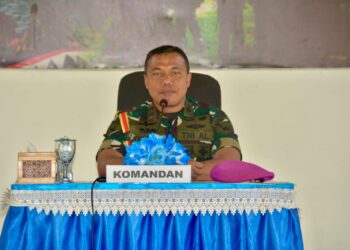 Prajurit Puslatpurmar 5 Baluran Terima Jam Komandan