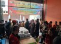 Personel Resimen Hanud 1 Pasgat Gelar Bakti Sosial, Bagikan Makanan Gratis kepada Lansia
