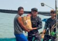KRI KUJANG-642 WUJUDKAN KEPEDULIAN TNI AL KEPADA MASYARAKAT PESISIR KEPRI