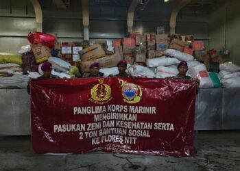 MARINIR PEDULI NTT, PANGKORMAR PERKUAT PEMULIHAN MASYARAKAT DENGAN PASUKAN ZENI, KESEHATAN DAN 3 TON BANTUAN SOSIAL