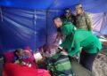 Peduli Korban Gempa, Pangdam IX/Udayana Sambangi Pengungsi dan Serahkan Bantuan Sembako di Manggarai