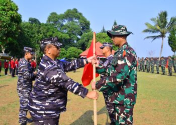 WADAN SESKOAL PIMPIN PEMBUKAAN UPACARA LATPIM PASIS DIKREG ANGKATAN 66