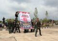 Khidmat HUT ke-81 RI di Perbatasan, Satgas Yonarmed 13 Kostrad Ikuti Upacara di PLBN Badau