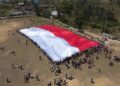 Merah Putih Raksasa 81 x 26 Meter Berkibar di Perbatasan NTT