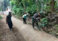 Ciptakan Lingkungan Bersih dan Sehat, Serda Suhartono Bersama Warga Banggle Gelar Kerja Bakti