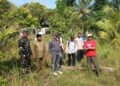Babinsa Koramil 06/Senayang Bersama Warga Intensifkan Patroli Cegah Karhutla di Desa Tanjung Kelit