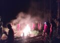 Karhutla di Perkebunan PT. SRL, Babinsa Koramil 0212-09/Sosa Bersama Masyarakat Bergerak Padamkan Api