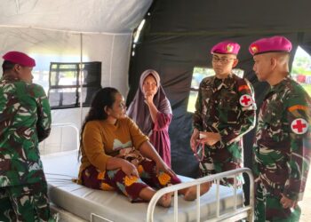 GEMPA NTT, KORPS MARINIR BUKA LAYANAN KESEHATAN, DATANGI WARGA SAKIT DARI RUMAH KE RUMAH
