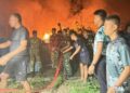 Prajurit Kodam XXIV/MT Bergerak Cepat, Api Lahan Di Jalan Poros Tanah Miring Berhasil Dipadamkan
