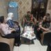 Jalin Hubungan Baik, Babinsa Komsos Dengan Lurah dan Staf Kelurahan Cinta Damai