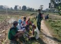 Perkuat Swasembada Pangan, Serda Fiyan Setyadi Gelar Komsos Bersama Poktan Sumber Makmur