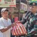 Jumat Berkah Yonarmed 12 Kostrad, Ringankan Beban Warga di Kampung Kelapa 2