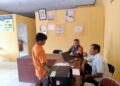 Babinsa Koramil 07/Salak Komsos Bersama Perangkat Desa Simerpara