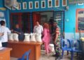 Babinsa Koramil 13/PST Dampingi Pembagian Bantuan Pangan dari Dinsos di Pemerintah Desa Bandar Klippa