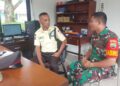 Babinsa Beri Pesan Keamanan kepada Security Untuk Selalu Waspada di dalam Melaksanakan Tugas