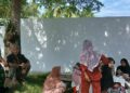 Demi Menjalin Hubungan Baik, Babinsa Melaksanakan Komsos Dengan Salah Satu Masyarakat Penerima Bantuan Bantuan Pangan di wilayah Kecamatan Selatan