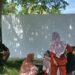 Demi Menjalin Hubungan Baik, Babinsa Melaksanakan Komsos Dengan Salah Satu Masyarakat Penerima Bantuan Bantuan Pangan di wilayah Kecamatan Selatan