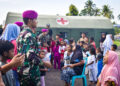 Marinir Berbagi Keceriaan Bersama Anak-Anak Pengungsi Korban Gempa NTT