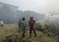 TNI AL BERSAMA INSTANSI TERKAIT BERHASIL PADAMKAN KEBAKARAN LAHAN DI KENDAWANGAN