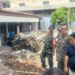 BABINSA KORAMIL 0201-05/MB DAMPINGI PENERTIBAN BANGUNAN TANPA PBG DI WILAYAH BINAAN