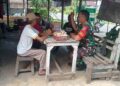 Ciptakan Suasana Kebersamaan, Babinsa Koramil 0201-14/PB Sambangi Warga di Wilayah Binaan