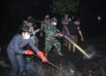 Dandim 1202/Singkawang Turun Langsung, Taklukkan Hotspot Karhutla di Pangmilang