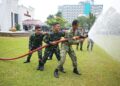 PRAJURIT MARKAS KOMANDO KORPS MARINIR TINGKATKAN KESIAPSIAGAAN MELALUI PELATIHAN PEMADAM KEBAKARAN