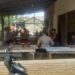 Sinergitas Babinsa dan Bhabinkamtibmas Komsos dengan Warga Wujudkan Situasi yang Aman di wilayah Binaan.