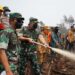 Pangdam XX/TIB Turun Langsung ke Londerang, Pastikan Karhutla Terkendali dan Lakukan Pendinginan