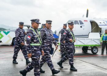 Pangkoarmada RI Bertolak ke Sorong, Dankodaeral IX Lepas Keberangkatan di Ambon