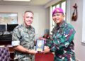 KOMANDAN UNSUR TUGAS MARINIR INDONESIA PAMITAN DENGAN COMMANDING OFFICER MARINE CORPS BASE HAWAII USA USAI RIMPAC 2026