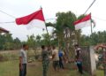 Sambut HUT RI ke-81, Babinsa Koramil 09/Nurussalam Ajak Warga Kibarkan Merah Putih