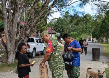 Hangatkan Kebersamaan, Dansatgas TMMD Ke-129 Kodim 1807/Sorong Selatan Berbagi Keceriaan Bersama Anak-Anak Kampung Sesor