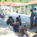 Hangatnya Kebersamaan, Satgas TMMD ke-129 Kodim 1505/Tidore Makan Bersama Warga di Lokasi Pekerjaan