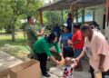 Canda Tawa Warnai Lokasi TMMD Ke-129, Kehangatan Dansatgas dan Ketua Persit Hadirkan Kebahagiaan bagi Mama-Mama dan Anak-Anak Kampung Sesor