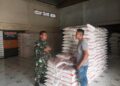 Pastikan Kebutuhan Pangan Terjaga, Babinsa Cek Stok Beras di Darul Aman