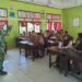 Babinsa di Babahrot Berikan Pembelajaran Matematika Gasing kepada Pelajar