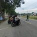 Babinsa Koramil 06/Dam Bantu Siswa Menyeberang Jalan, Wujudkan Keamanan di Wilayah Binaan
