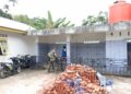 Jum’at Berkah, Babinsa Babahrot Gotong Royong Bersihkan Tempat Ibadah