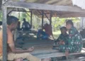 Dialog Humanis, Babinsa dan Apdes Imbau Warga Tak Bakar Lahan