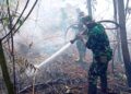 Gambut Jadi Medan Tempur, Satgas Darat Lanud Sjamsudin Noor Pantang Pulang Sebelum Bara Terkendali