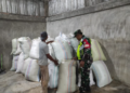 Pantau Stok Pangan, Babinsa Koramil 23/Lgst Cek Penggilingan dan Gudang Padi